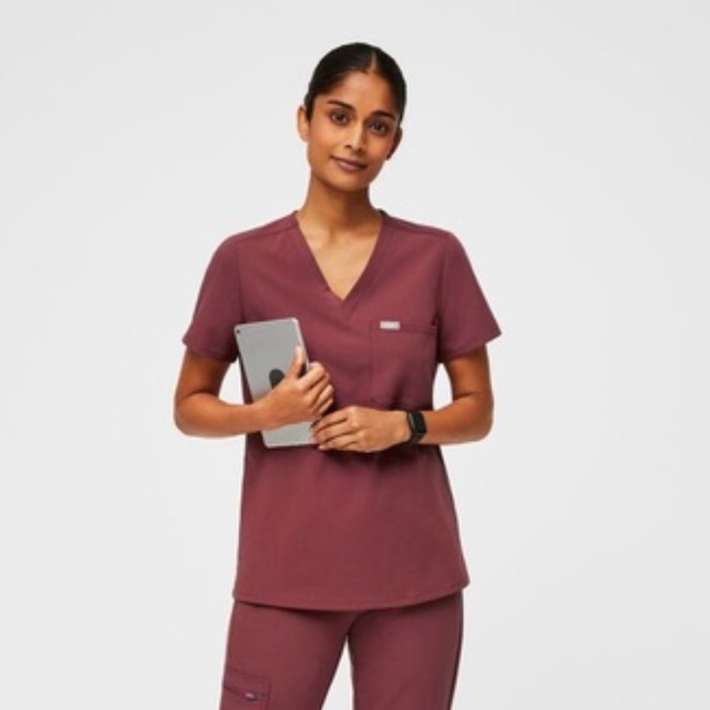 Catarina figs scrub top - dark cherry
